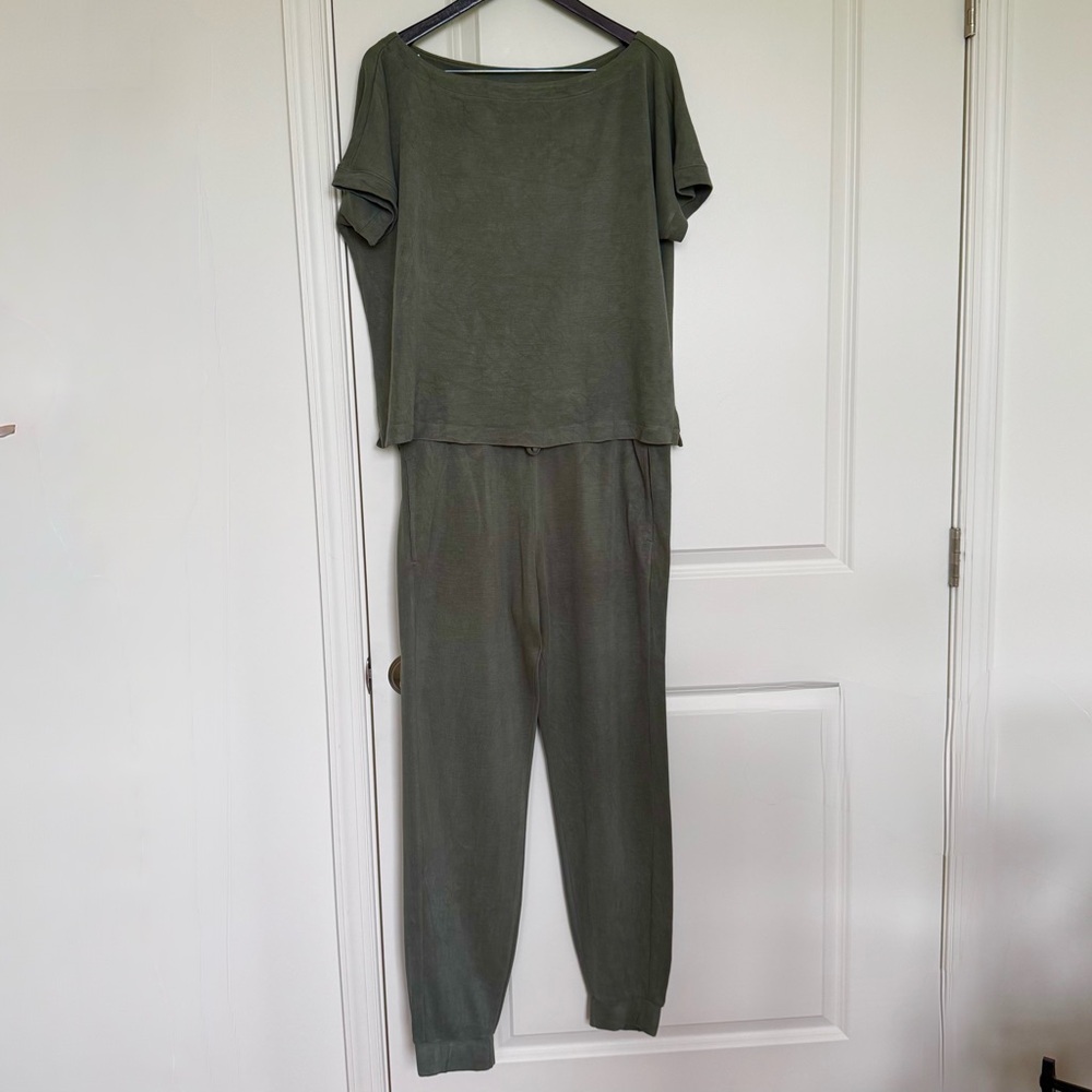 Soma Wknd Olive Green Jogger Lounge Set - M top - L joggers